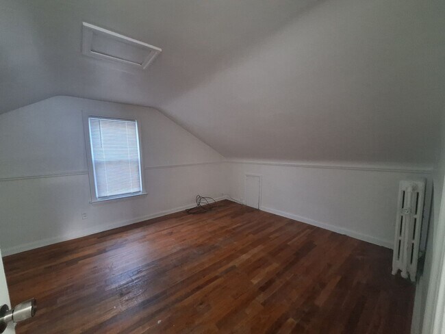 Building Photo - Four bedroom Harper Woods bungalow