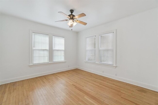 Building Photo - 1905 N Brauer Ave