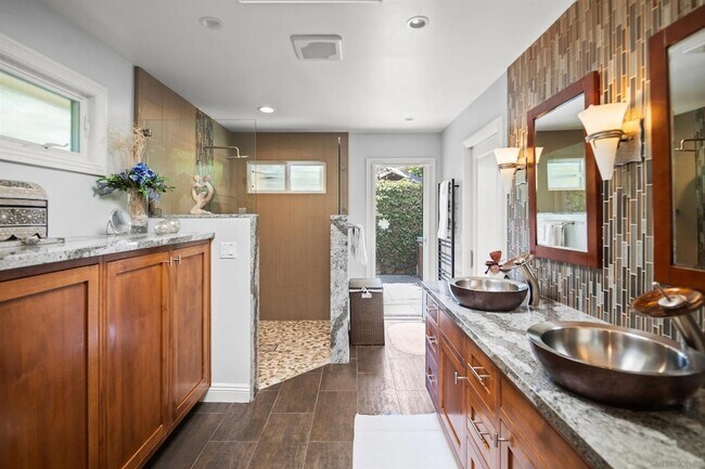 Building Photo - 1040 Alameda Blvd