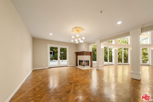 Building Photo - 1109 Pine Dr