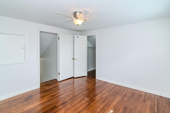 Building Photo - 282 Zandale Dr