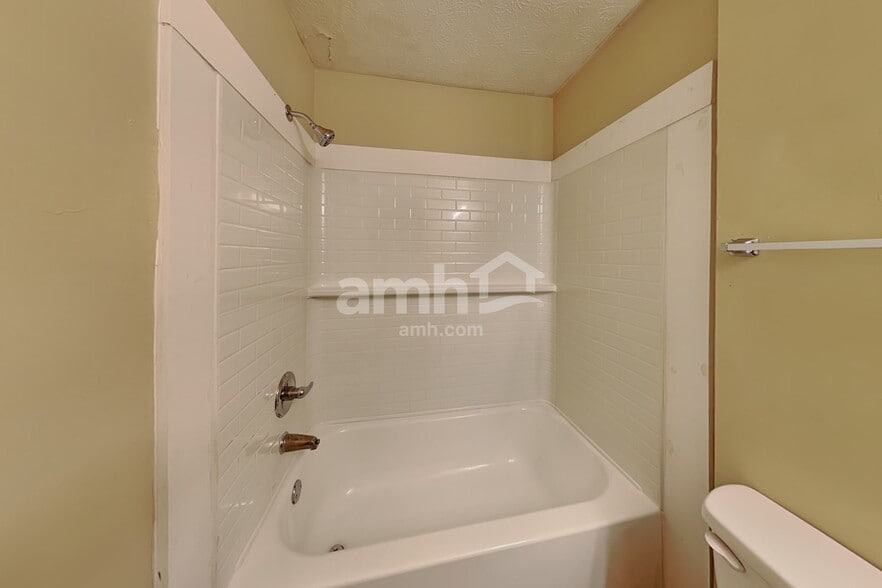 Building Photo - 2759 Beal Dr
