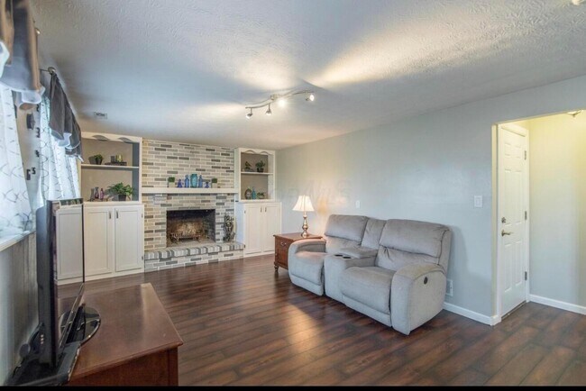 Building Photo - 5726 Countrie View Ct