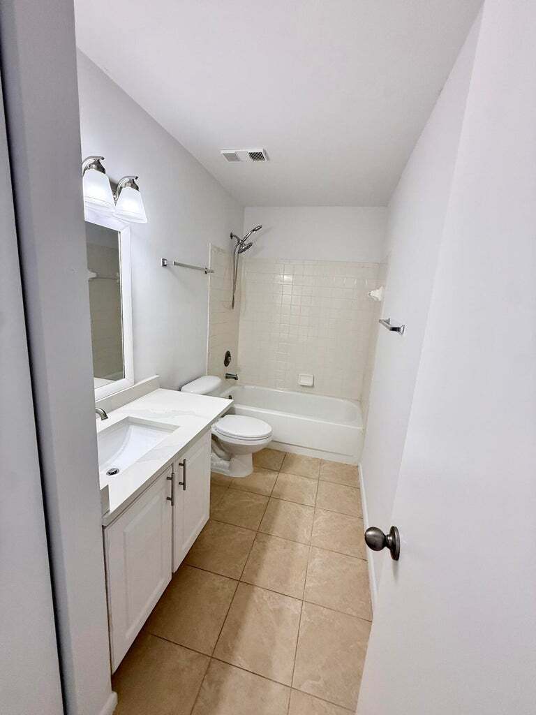 Building Photo - 6307 La Costa Dr