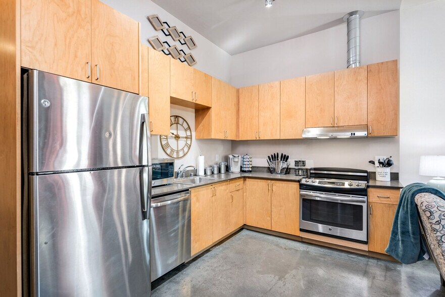 Building Photo - 1710 S McClellan St