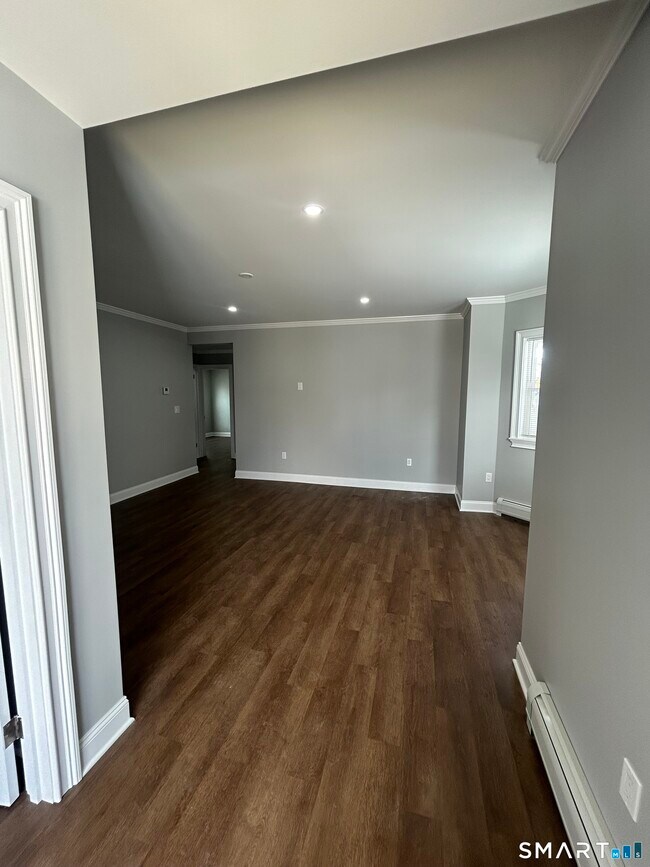 Building Photo - 54 Forest St