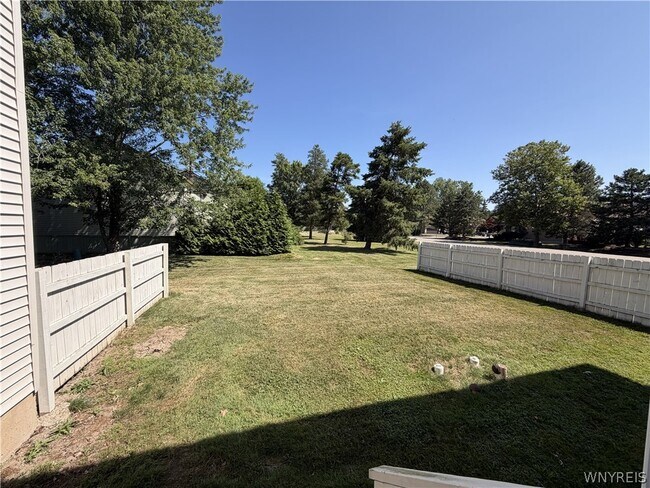Building Photo - 723 Robin Rd