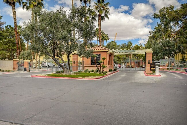 Building Photo - Beautiful, partially furnished 1 bedroom w...