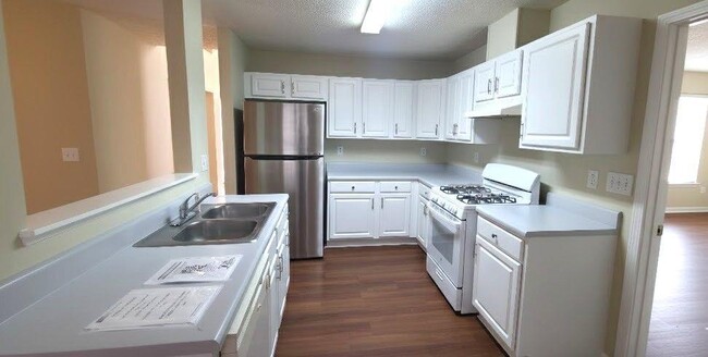 Building Photo - 4915 Lakebrooke Run