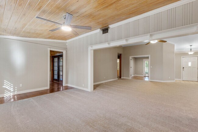 Building Photo - New Rental!