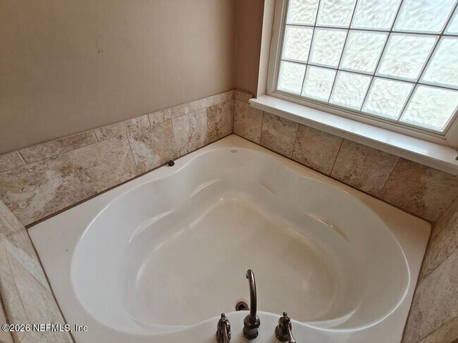 Building Photo - 4076 Everett Ave