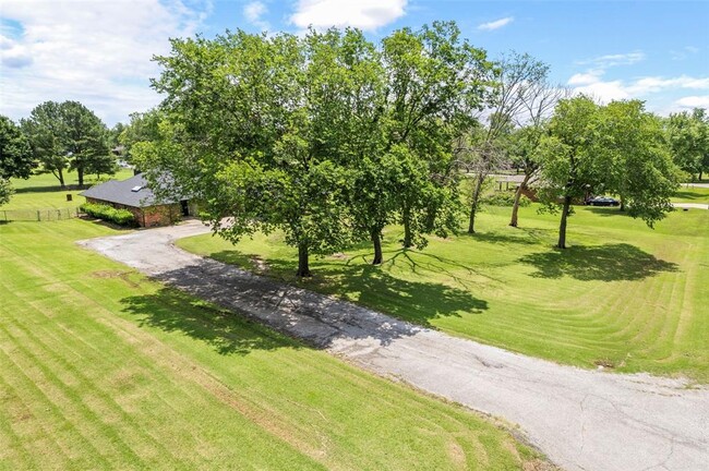 Building Photo - 57 Serenada Ln