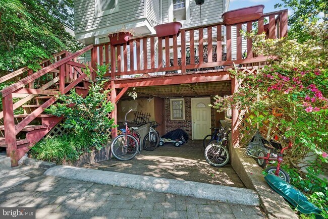 Building Photo - 3606 Jocelyn St NW