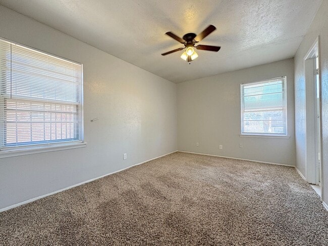 Building Photo - Northeast El Paso 3 Bed Refrig A/C!