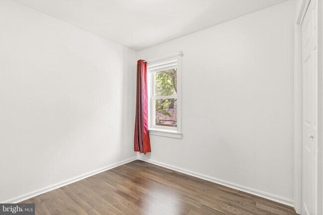 Building Photo - 1832 6th St NW