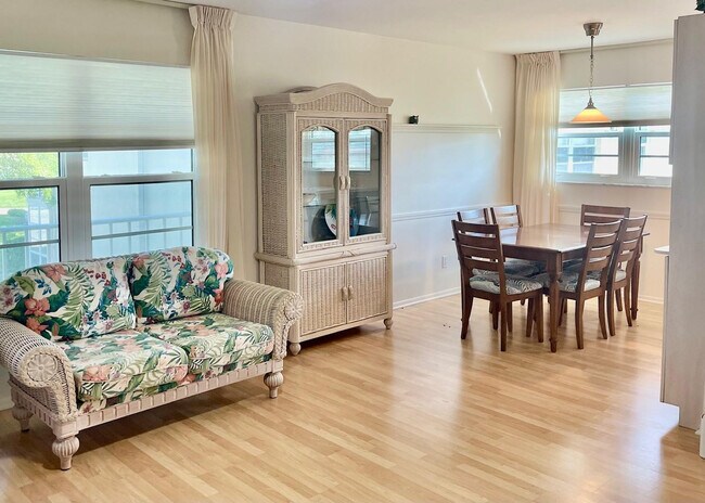 Building Photo - 35 Pine Arbor Ln