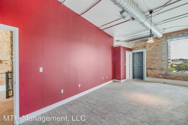 Building Photo - 3 br, 2 bath Apartment - 109 S Washington