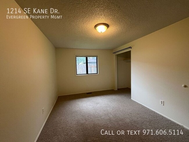 Building Photo - 1214 SE Kane Dr