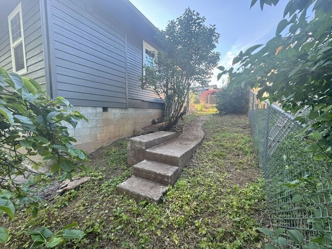 Building Photo - Charming Historic Home for Rent in Downtow...