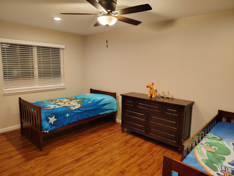 Building Photo - 1825 College Ave