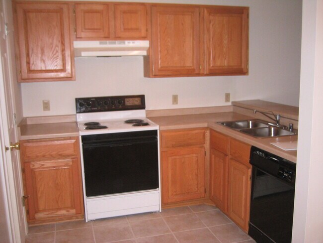 Building Photo - Great Arboretum location - 1 bedroom lofte...