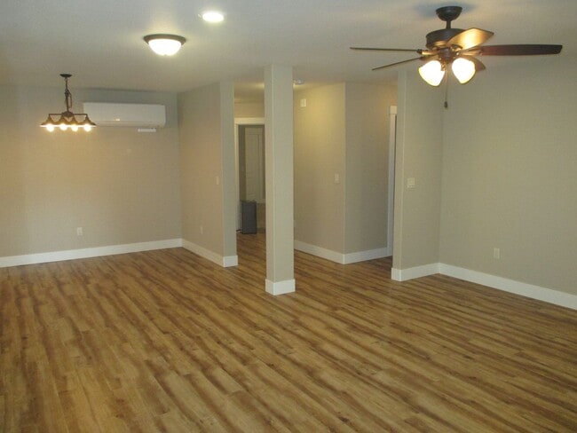 Building Photo - Beautiful Three Bedroom Downstairs Duplex