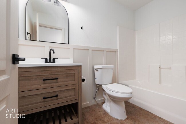 Building Photo - Beautifully Renovated 3-bedroom, 2-bathroom Home With 2-Car Garage in Beaver Dam, AZ!