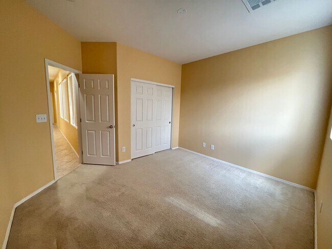 Building Photo - Southwest are 3 bedrooms and 2bathrooms si...