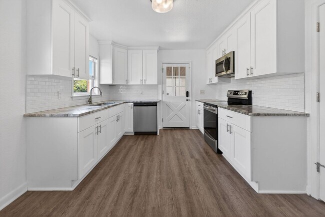 Building Photo - 4 Bed 2 Bath Home for Rent in Virginia Beach!