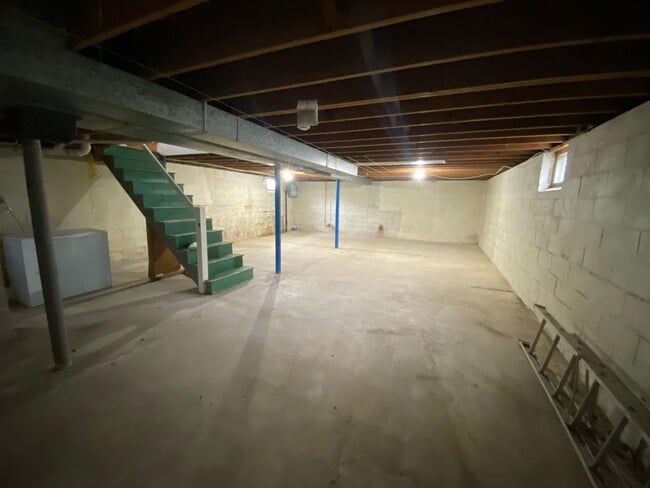 Building Photo - Renovated 3 Bed Single Family Ranch Home o...