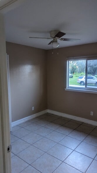 Building Photo - 513 Meadow Rd