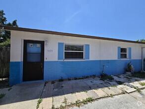 Building Photo - 2 bed, 2 bath duplex in New Port Richey