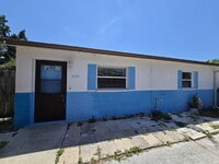 Building Photo - 2 bed, 2 bath duplex in New Port Richey