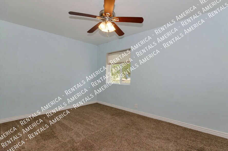 Building Photo - 1420 N Winstel Blvd