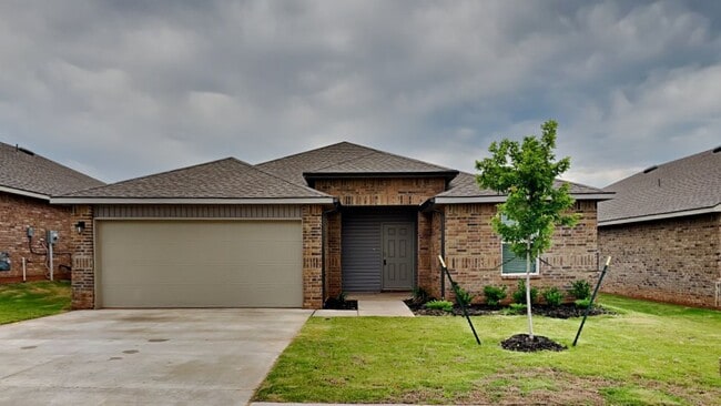 Building Photo - Beautiful LARGE 3 Bedroom 2 Bathroom Home ...