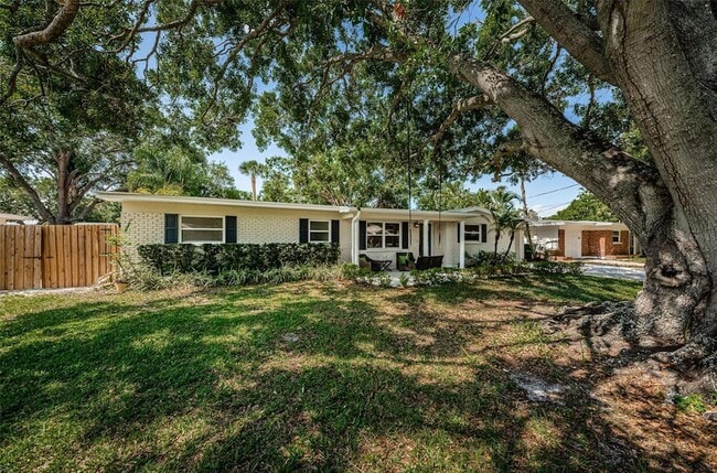 Building Photo - 4106 W Fielder St
