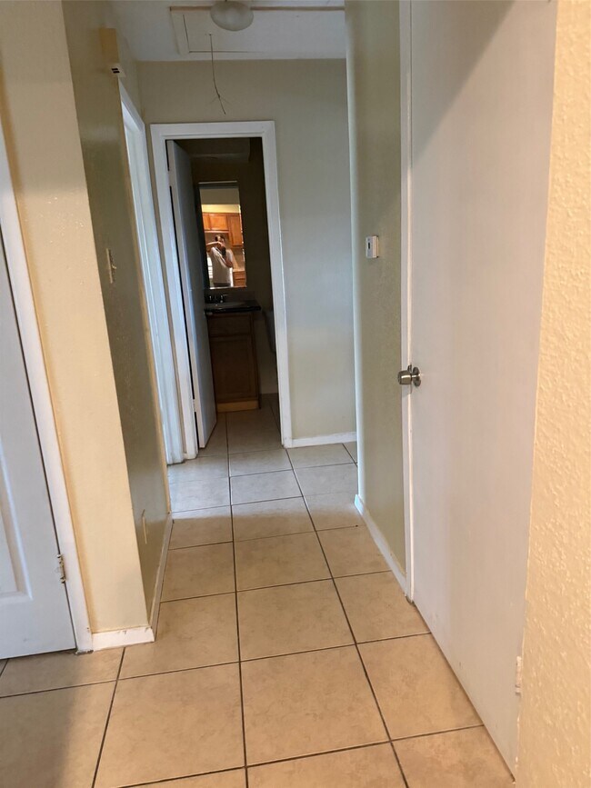 Building Photo - 6957 Chasewood Dr