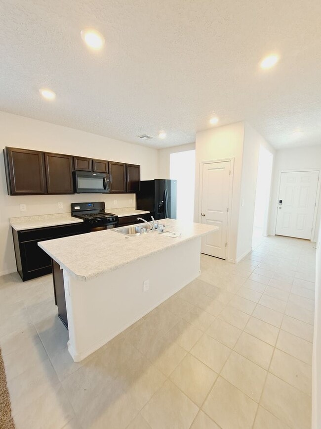 Building Photo - 3 bed 2 bath home in Huning Ranch!