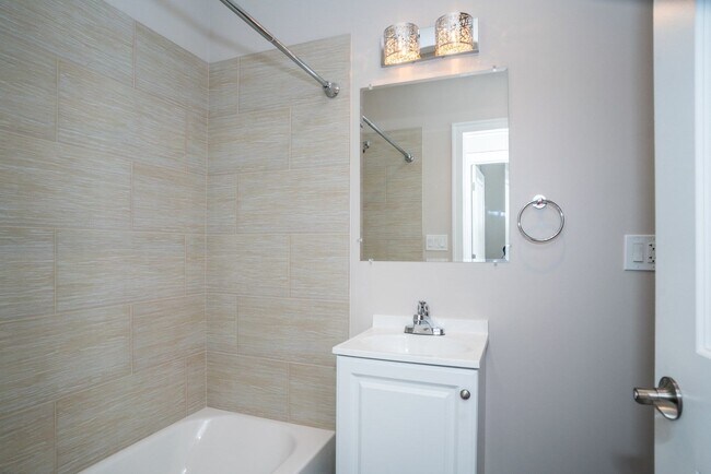 Building Photo - 2135 W 19th St