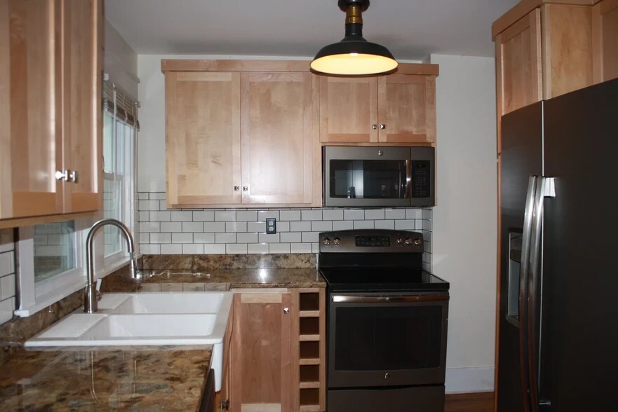 Building Photo - 701 S Woodlawn Ave