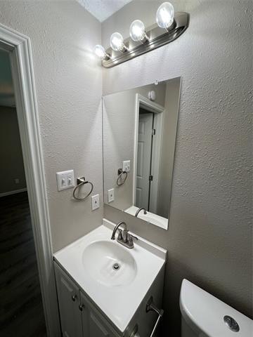 Building Photo - 2434 Lakeshore Dr