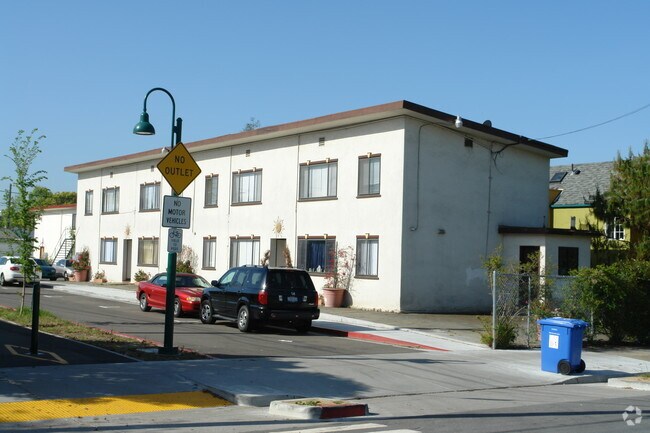 Building Photo - 1806-1810 West St