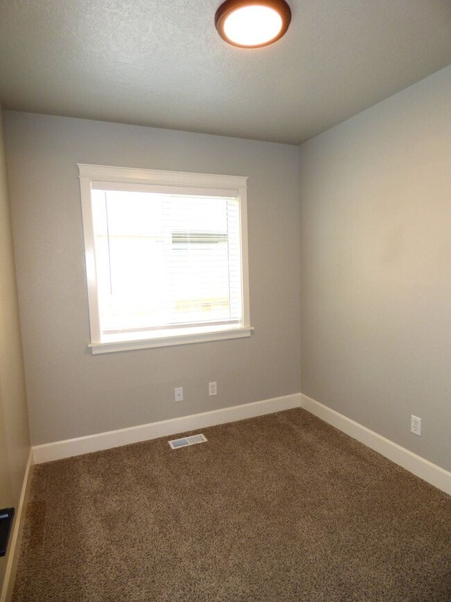 Building Photo - 3576-3578 Fisher Ct NE Salem, OR 97305