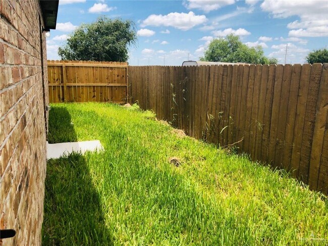 Building Photo - 12 Valeria St