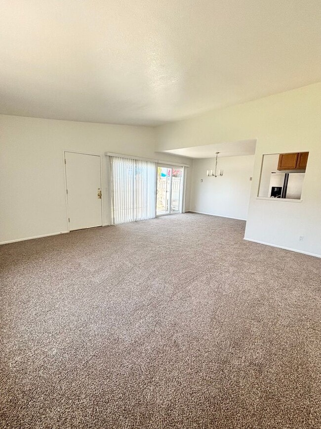 Building Photo - Beautiful Condo in the Village!