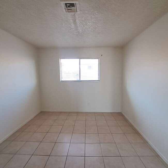 Building Photo - 6975 Dunsbach Way