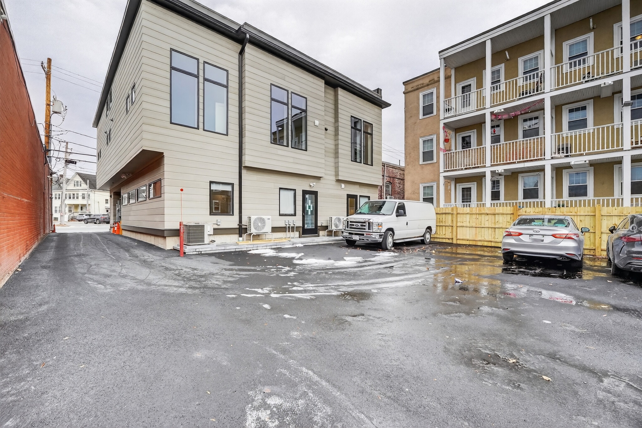 Building Photo - 151 Belmont St