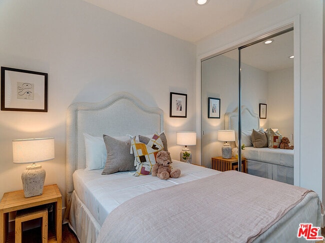 Building Photo - 1278 Meadowbrook Ave