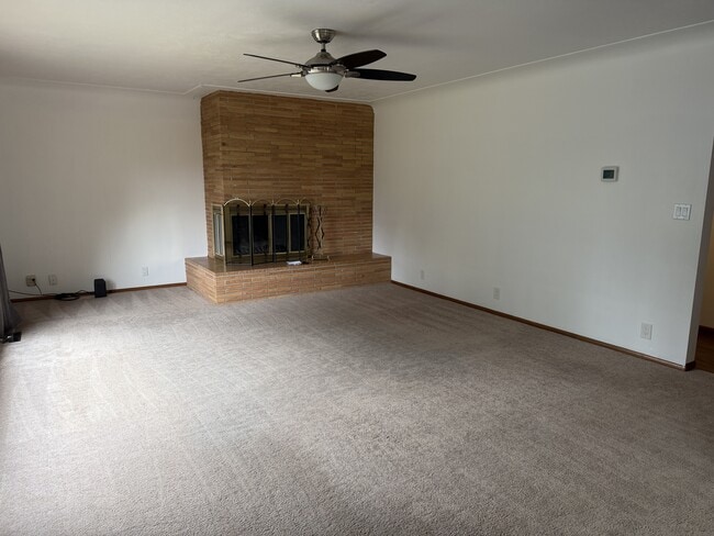 Building Photo - 1300 Crescent St
