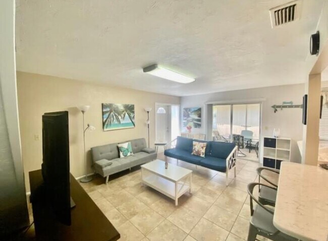 Building Photo - 3334 Ottawa Cir